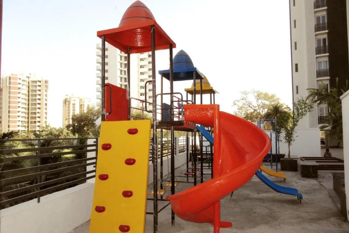 7 Seasons Palm Suite With Sky Orbit, Balcony, Swimming Pool, Wifi, Playground Rajkot Eksteriør billede
