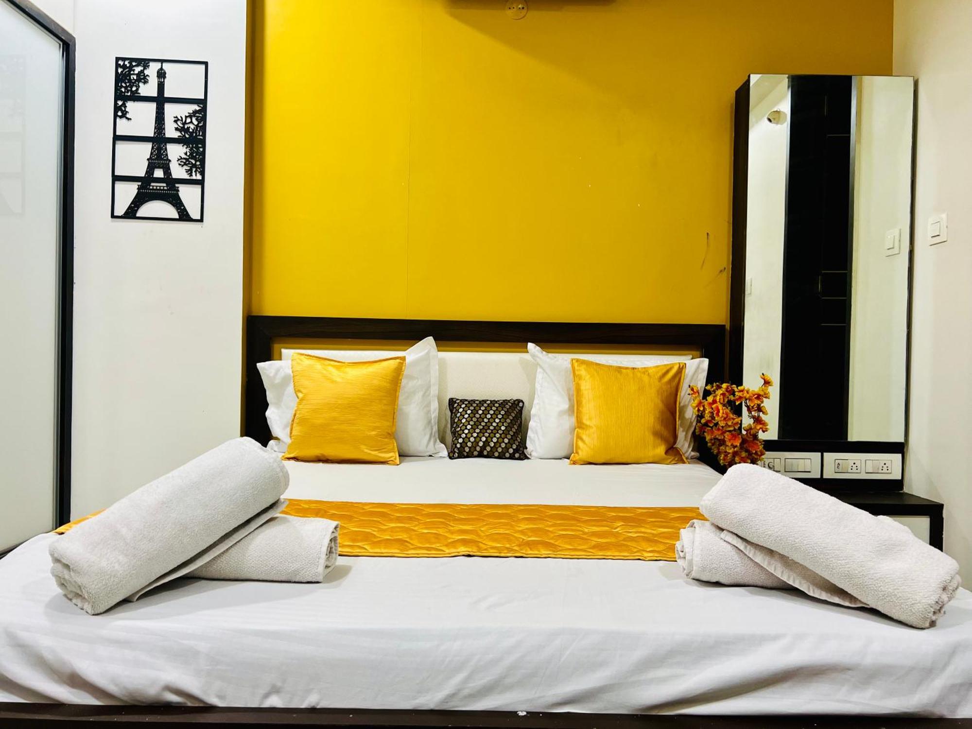 7 Seasons Palm Suite With Sky Orbit, Balcony, Swimming Pool, Wifi, Playground Rajkot Eksteriør billede
