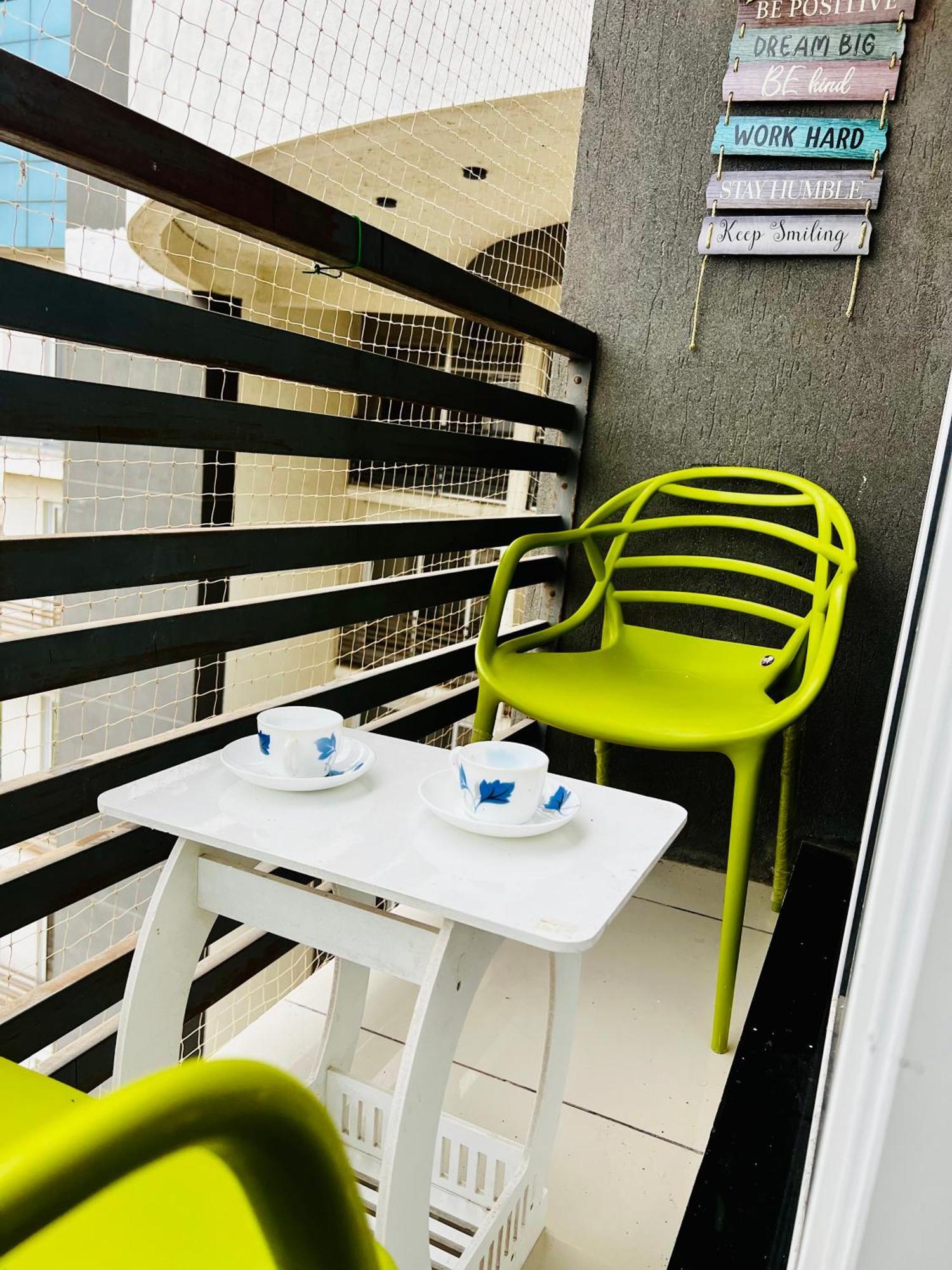 7 Seasons Palm Suite With Sky Orbit, Balcony, Swimming Pool, Wifi, Playground Rajkot Eksteriør billede